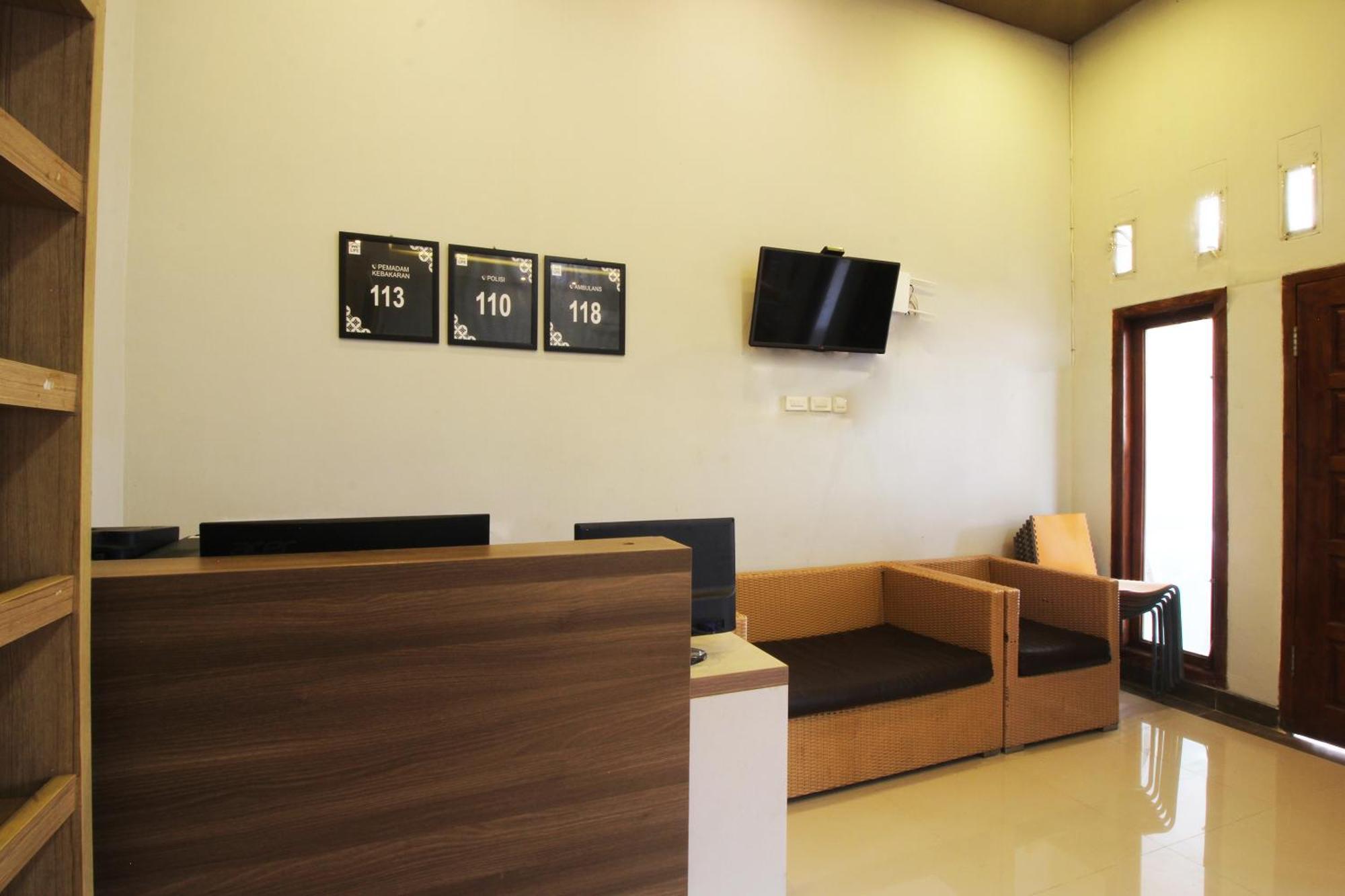 Oyo Life 2273 Pratama Homestay Bandar Lampung Esterno foto