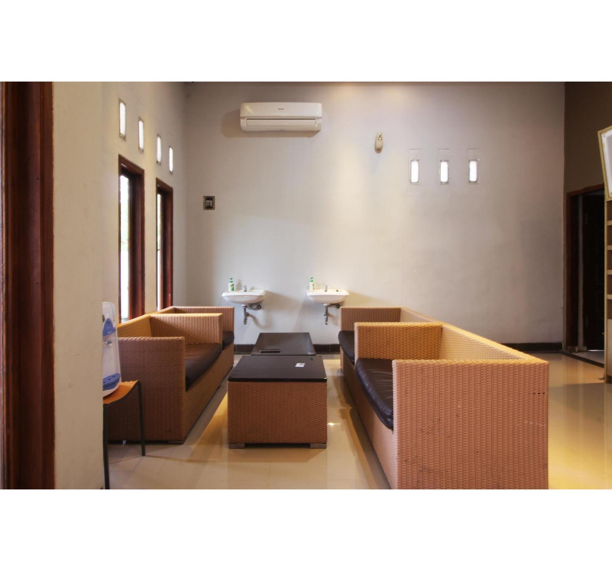 Oyo Life 2273 Pratama Homestay Bandar Lampung Esterno foto