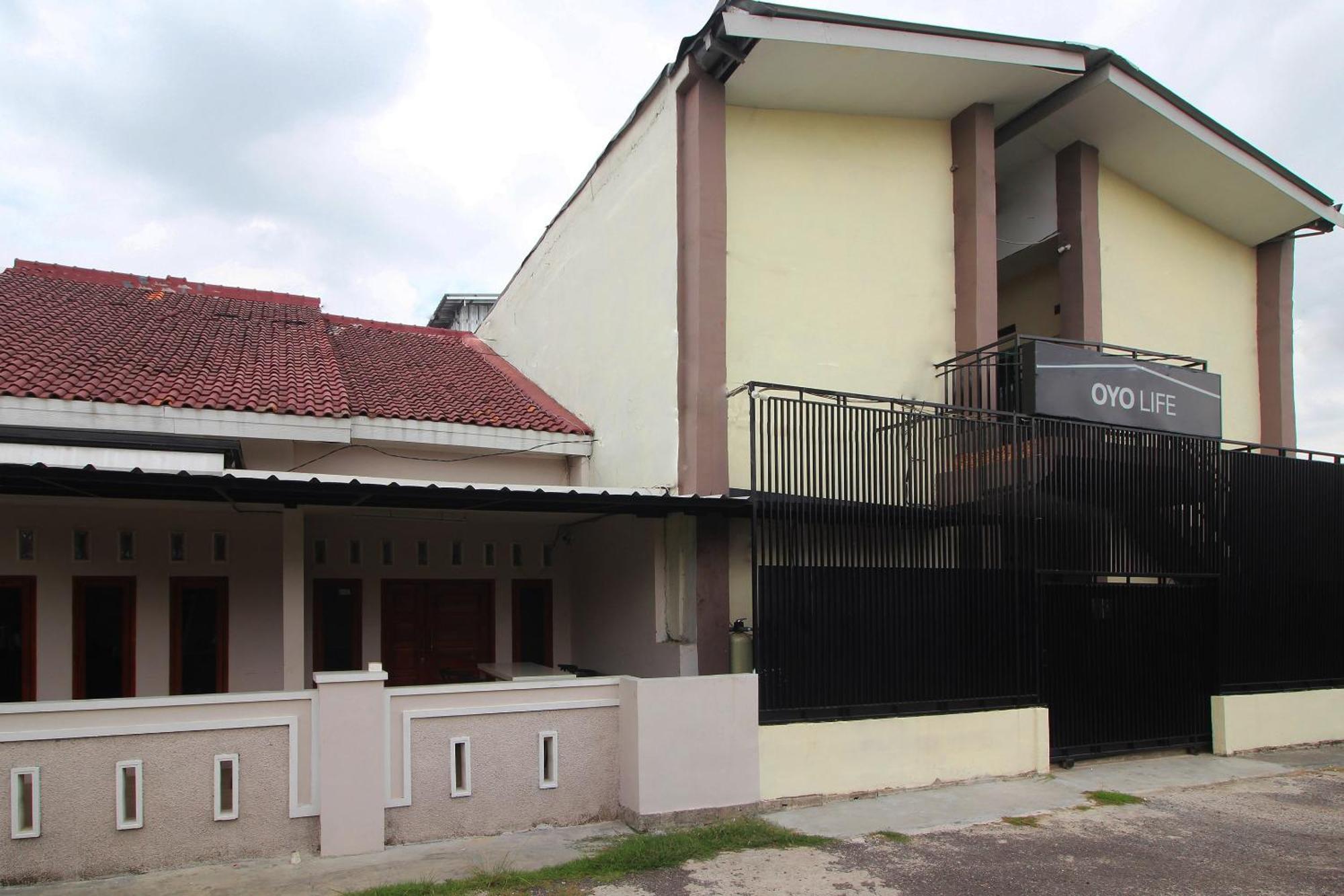 Oyo Life 2273 Pratama Homestay Bandar Lampung Esterno foto