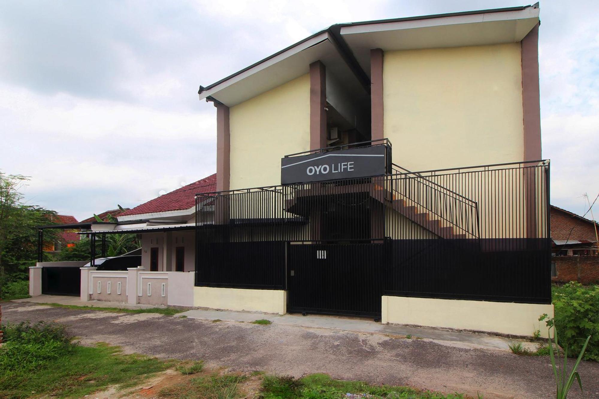 Oyo Life 2273 Pratama Homestay Bandar Lampung Esterno foto