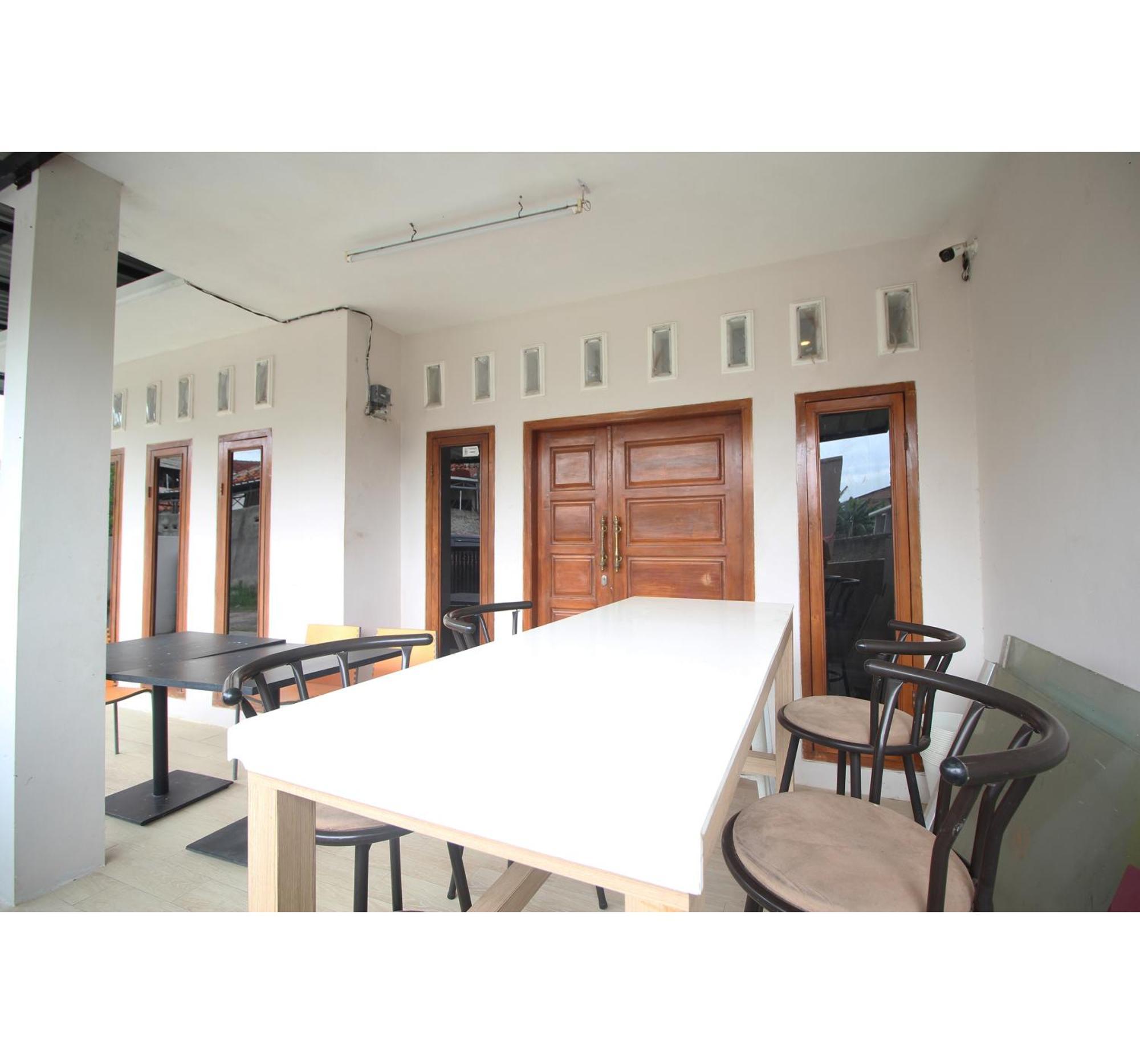 Oyo Life 2273 Pratama Homestay Bandar Lampung Esterno foto